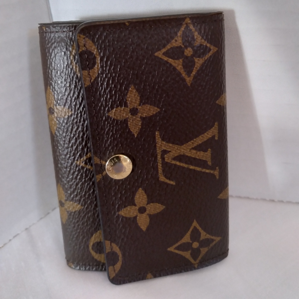 Authentic Louis Vuitton Monogram 6 key holder